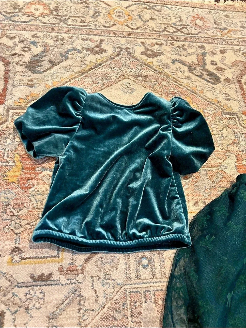 btween Girls Green Velvet Tulle Skirt Set Like New